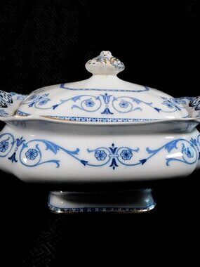 Burgess & Leigh Covered Gravy Boat or Soup Tureen in Leighton # 23945